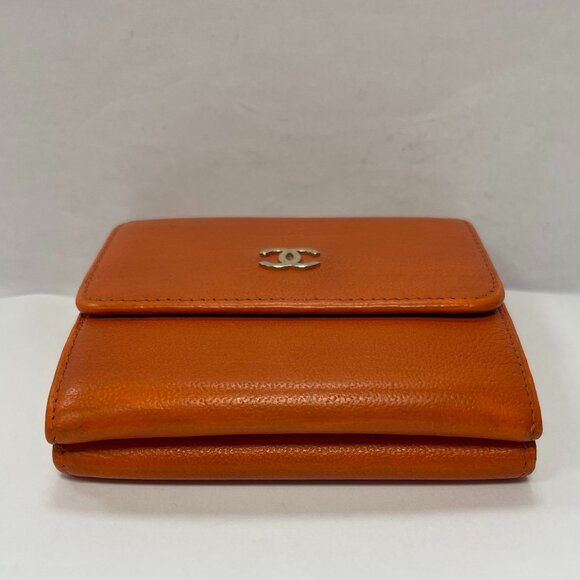 CHANEL Coco Mark Vintage Series 7 Orange Leather Compact Wallet - Preowned - Picture 9 of 16